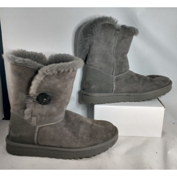 UGG Boots Womens Size 7 Bailey Button II Snow Gray Suede Ankle Pull On - Picture 1 of 9